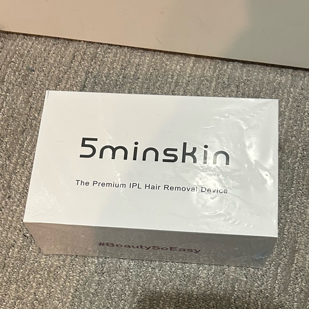Brand New in sealed box 5minSkin IPL laser hair removal device!